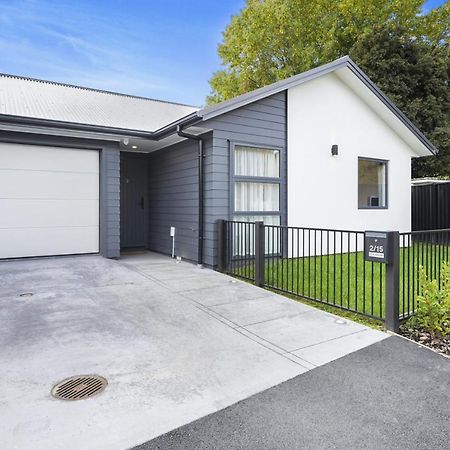 King Bed, Modern And Peaceful - By Kosh Bnb Hamilton Exterior photo