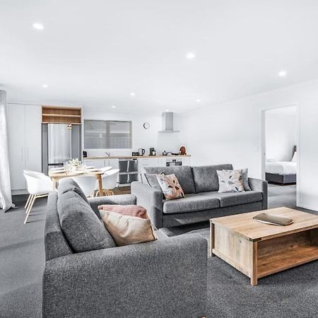 King Bed, Modern And Peaceful - By Kosh Bnb Hamilton Exterior photo