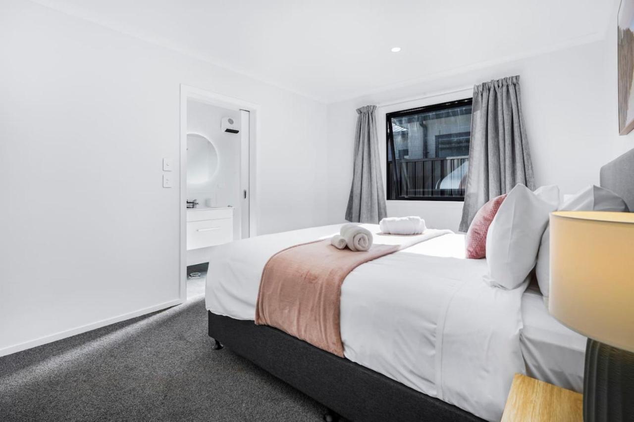 King Bed, Modern And Peaceful - By Kosh Bnb Hamilton Exterior photo