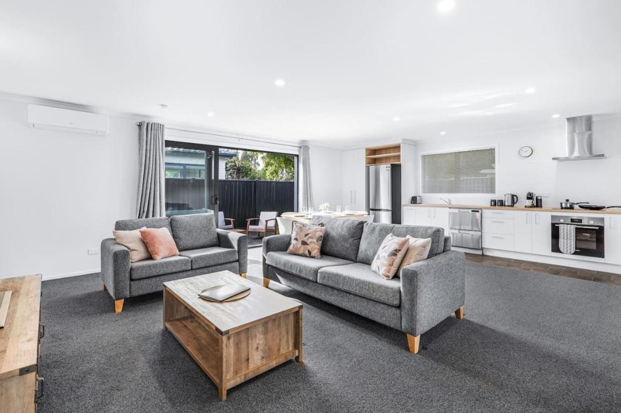 King Bed, Modern And Peaceful - By Kosh Bnb Hamilton Exterior photo
