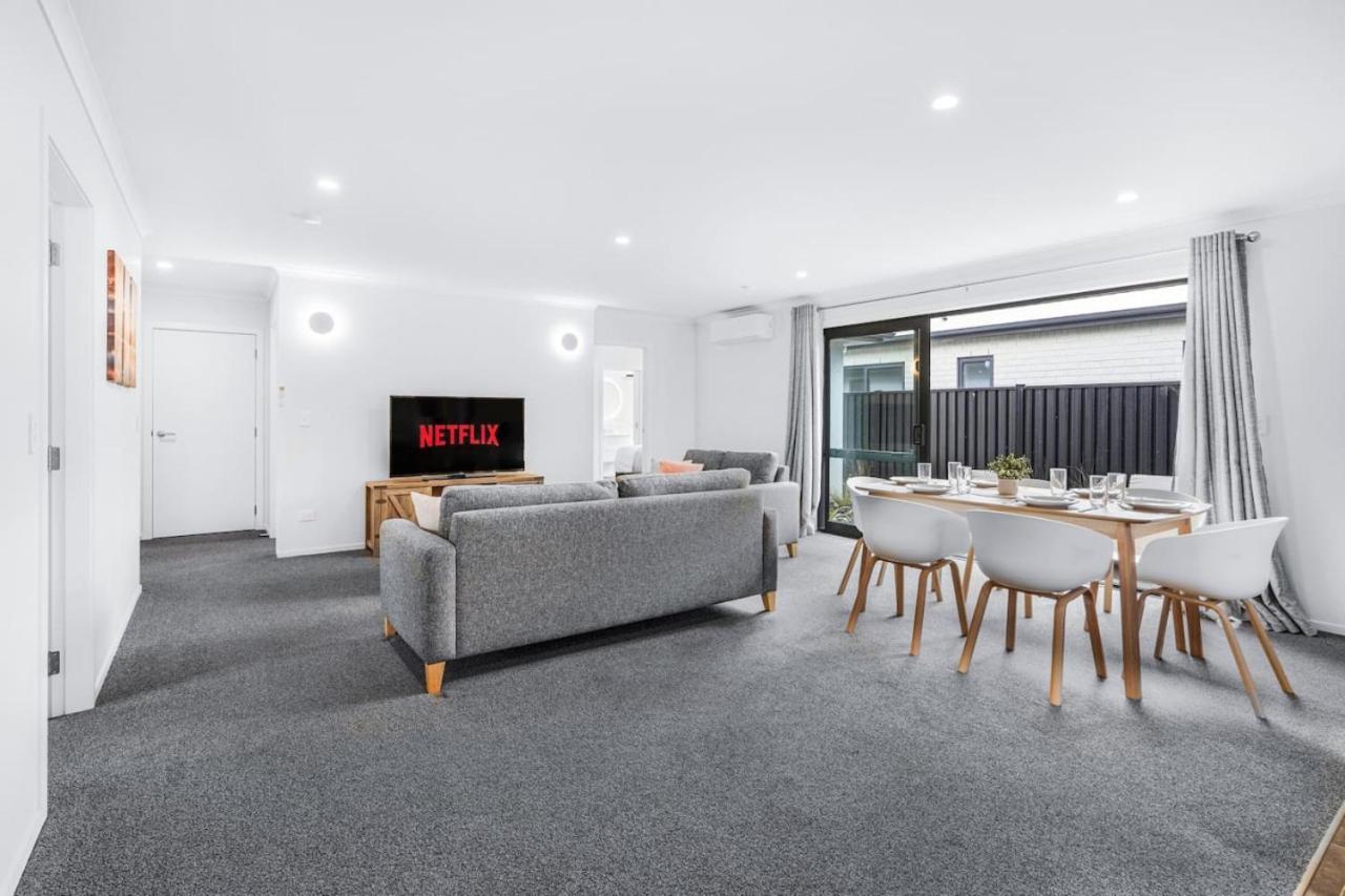 King Bed, Modern And Peaceful - By Kosh Bnb Hamilton Exterior photo