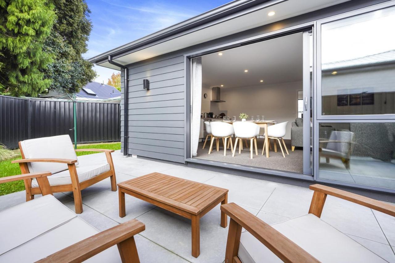 King Bed, Modern And Peaceful - By Kosh Bnb Hamilton Exterior photo